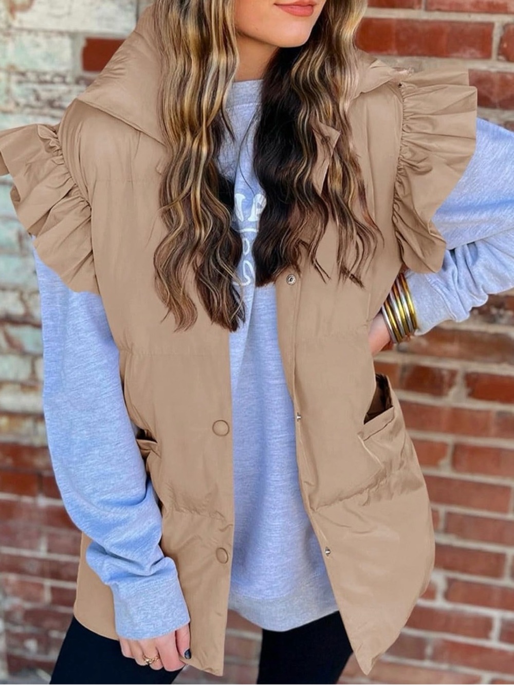 Veveret ruffle shoulder puffer vest